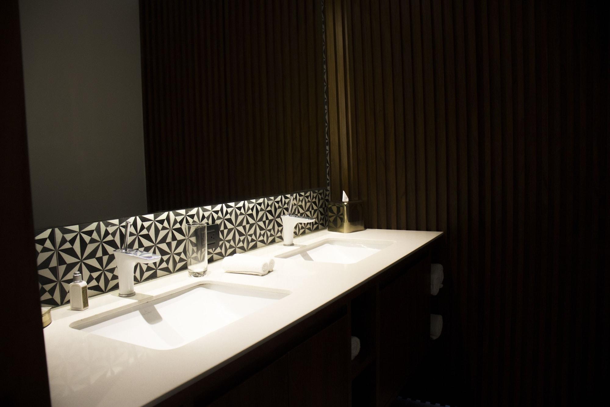 It Boutique And Restaurant 4*
